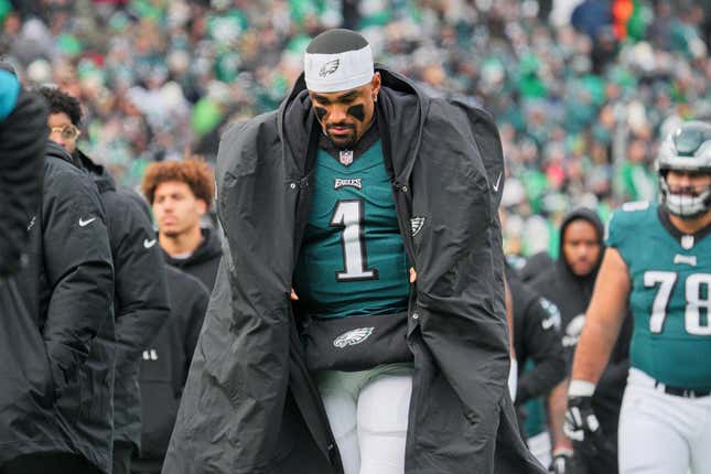 Image for article titled Jimmy Kimmel-Aaron Rodgers libel suit looms; Justin Fields is not the answer in 2024; ESPN apologizes for live, bare boob