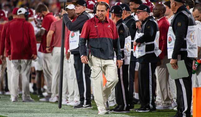 Image for article titled Jimmy Kimmel-Aaron Rodgers libel suit looms; Justin Fields is not the answer in 2024; ESPN apologizes for live, bare boob