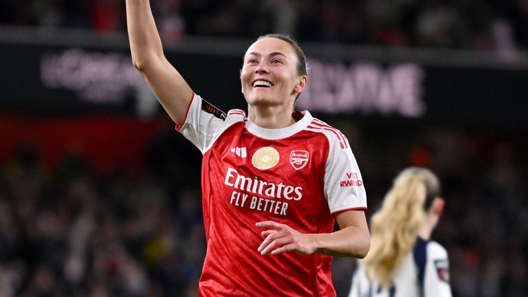 Caitlin Foord celebrates after scoring Arsenal's fourth goal
