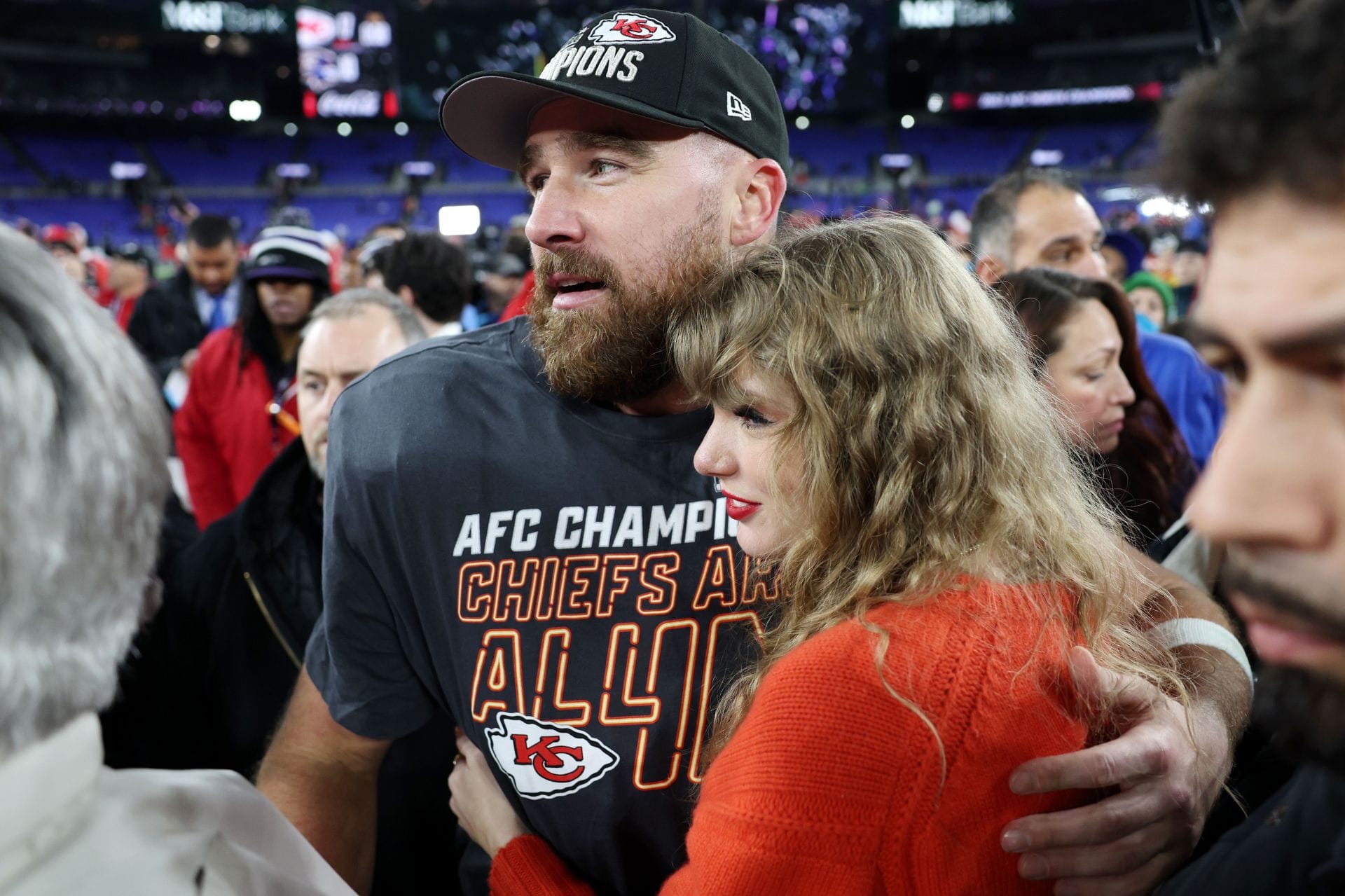 NFL fans brutally mock 36 y/o “corny” Taylor Swift’s high